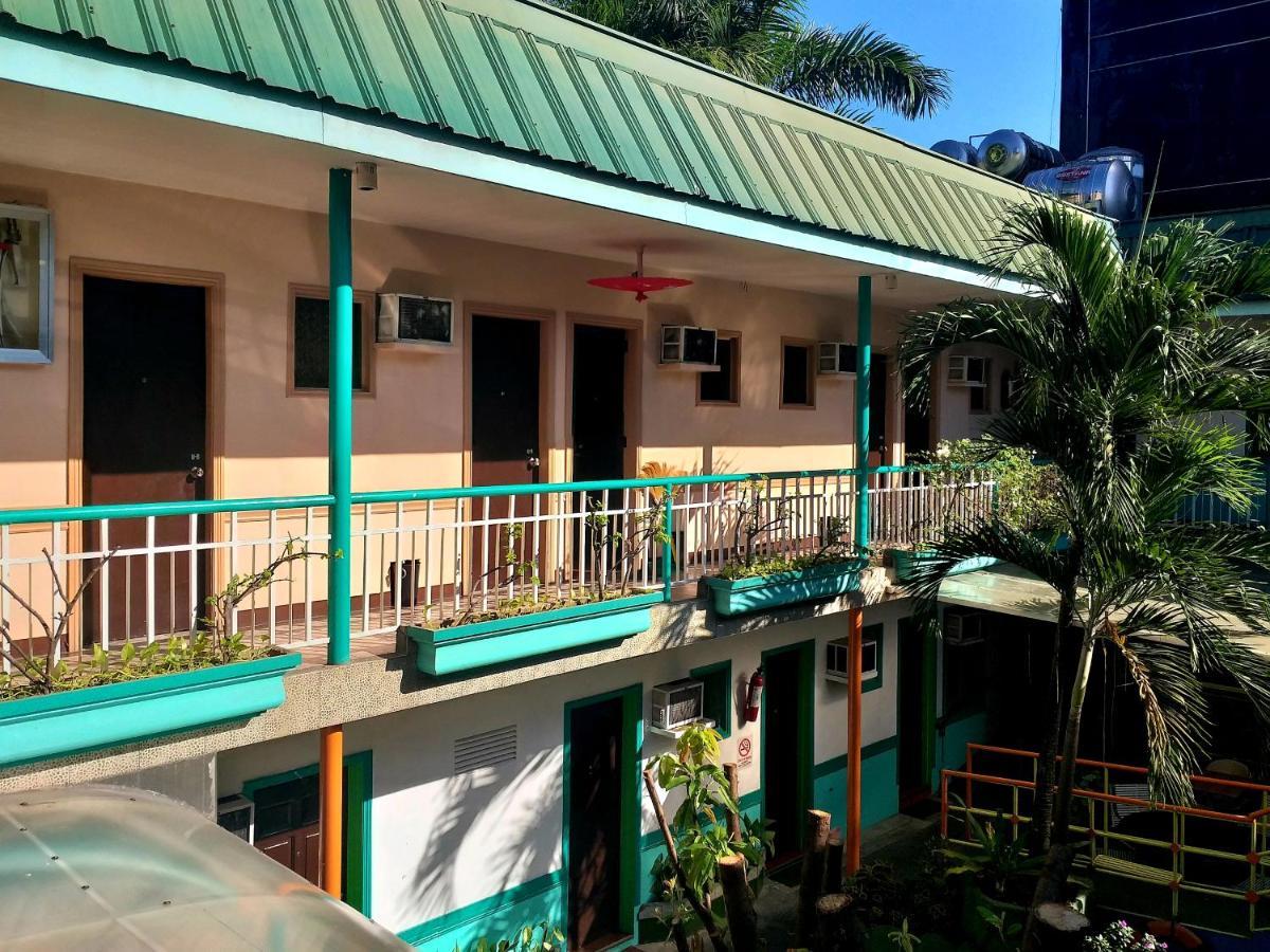 Park Vil-La Apartelle كويزون سيتي المظهر الخارجي الصورة